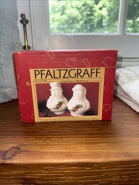 Vintage Pfaltzgraff Winterberry Christmas Heritage Snowpeople Salt and Pepper